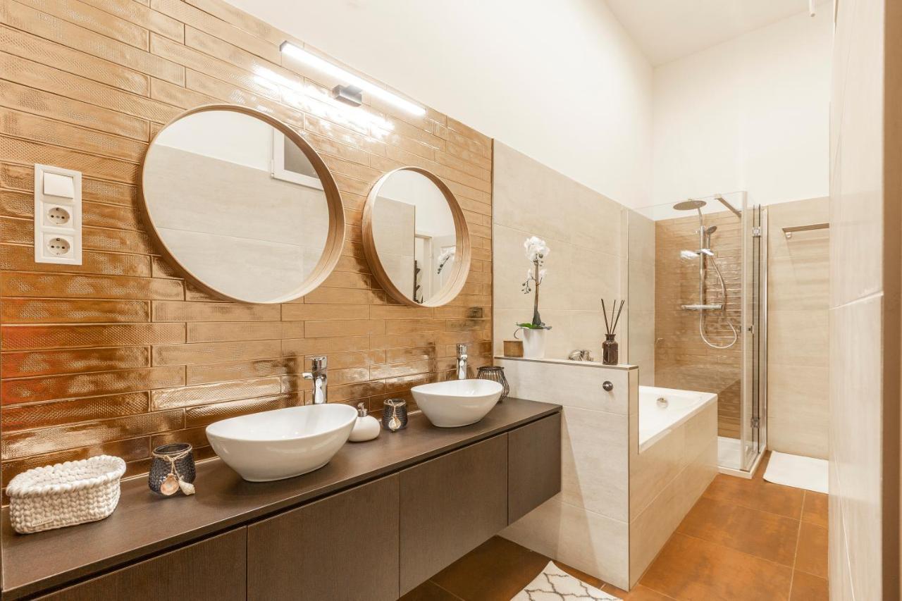 Stylish Luxury Apartment By Anna Budapest Eksteriør bilde