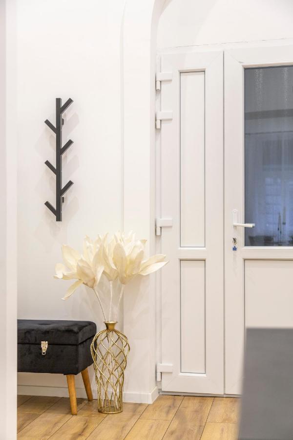 Stylish Luxury Apartment By Anna Budapest Eksteriør bilde
