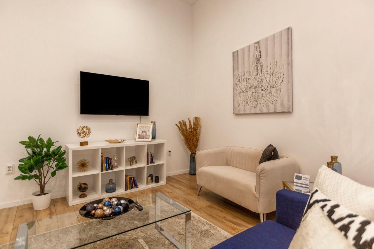 Stylish Luxury Apartment By Anna Budapest Eksteriør bilde